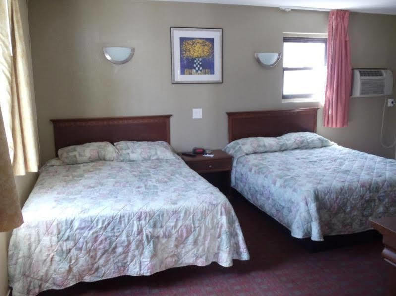 Days Inn By Wyndham Elmsford Buitenkant foto