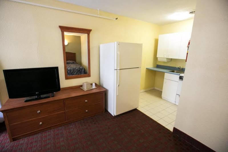 Days Inn By Wyndham Elmsford Buitenkant foto