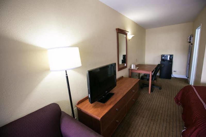 Days Inn By Wyndham Elmsford Buitenkant foto