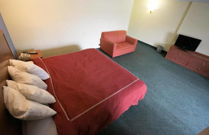 Days Inn By Wyndham Elmsford Buitenkant foto